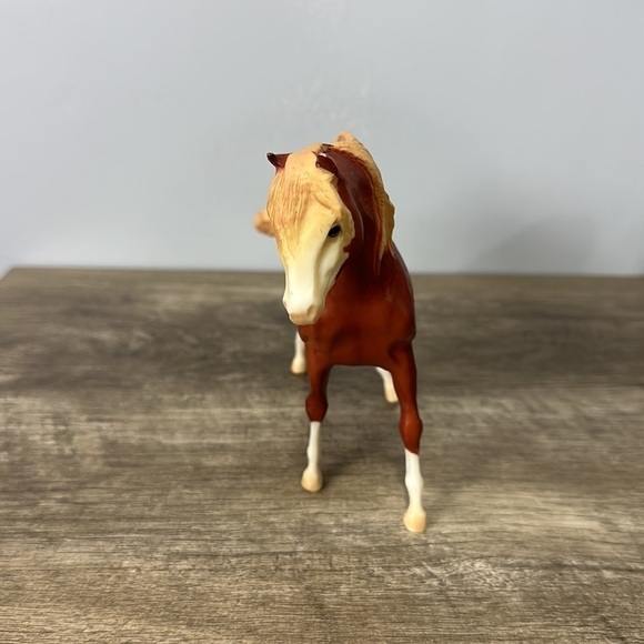 Breyer Reeves Chestnut Pinto Horse Blonde Mane with Silver Logo - Picture 2 of 7